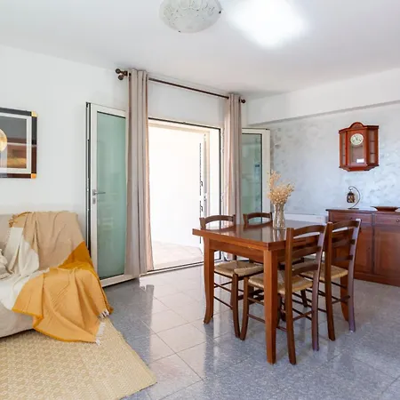 Villa Sunrise With Terrace *